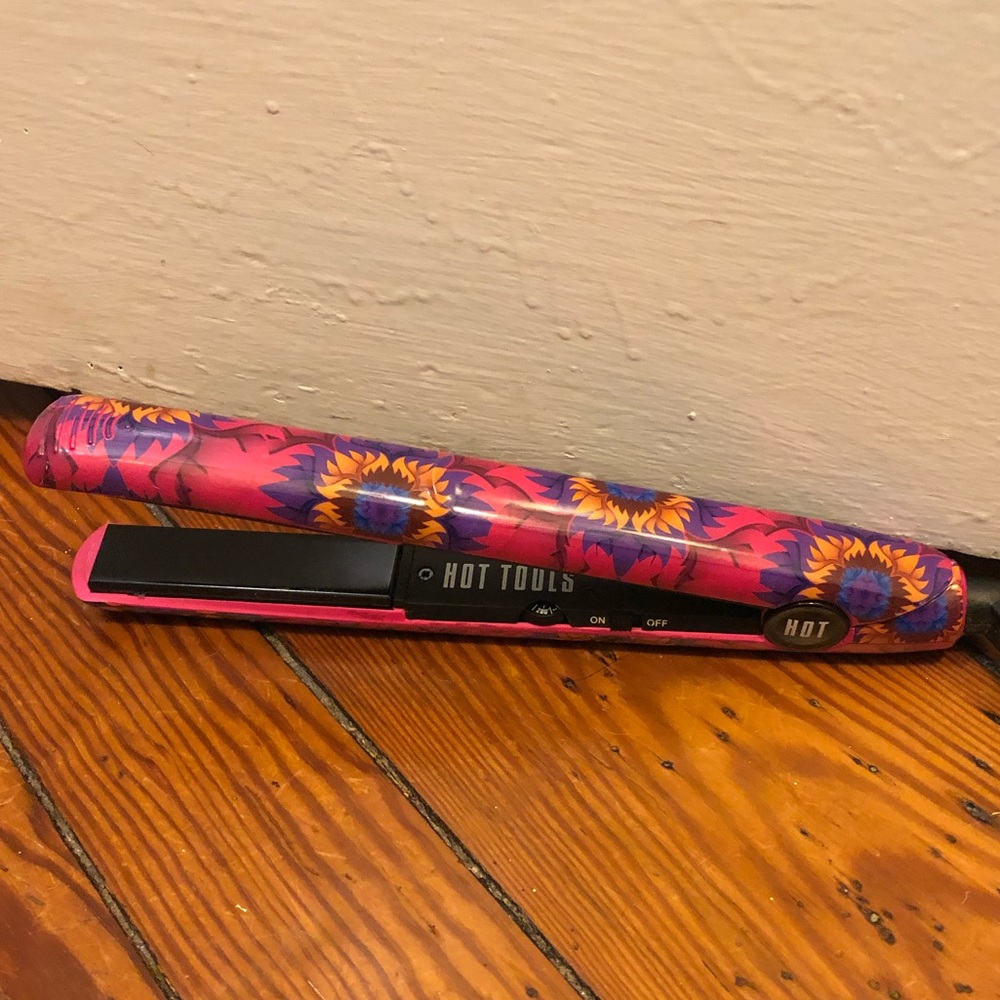 1.5” Hot Tools Flat Iron Hair Straightener